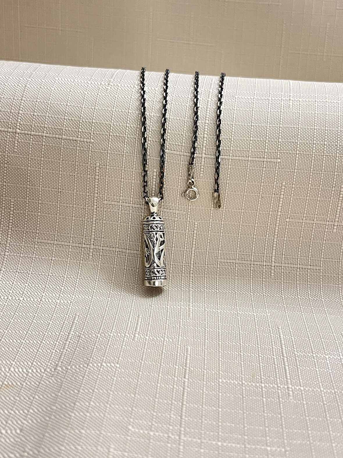 CEVŞEN MUHAMMED İŞLEMELİ 925 AYAR GÜMÜŞ KADIN KOLYE