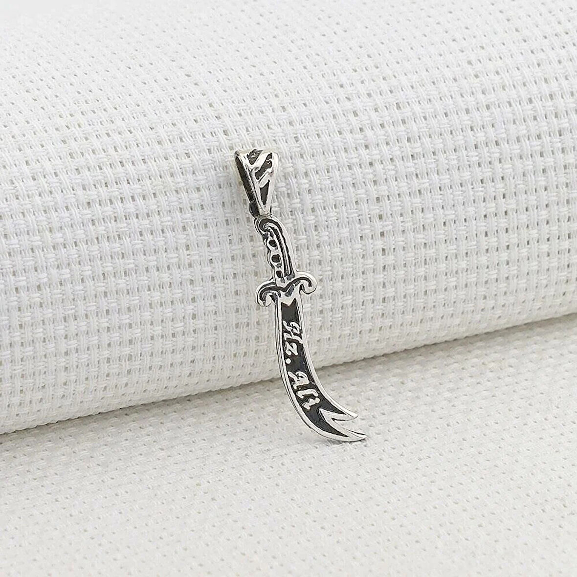 Hz Ali Yazılı Zulfikar 925 Ayar Gümüş Erkek Kolye Ucu