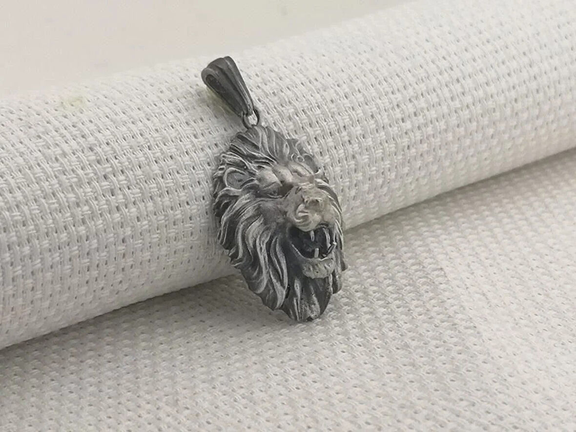 Kükreyen Aslan Üç Boyutlu 925 Ayar Gümüş Erkek Kolye Ucu