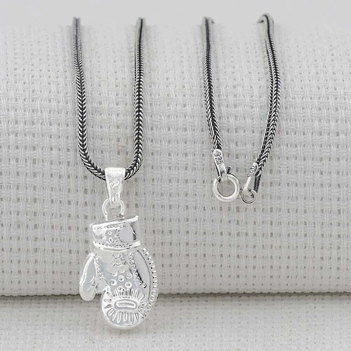 Boks Eldiveni Ucu Küçük 925 Ayar Gümüş Erkek Kolye