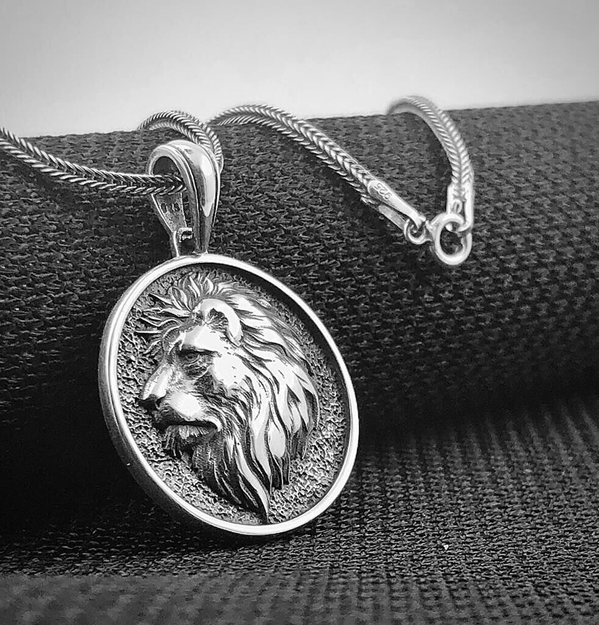 Aslan Motifli  925 Ayar Gümüş Erkek Kolye