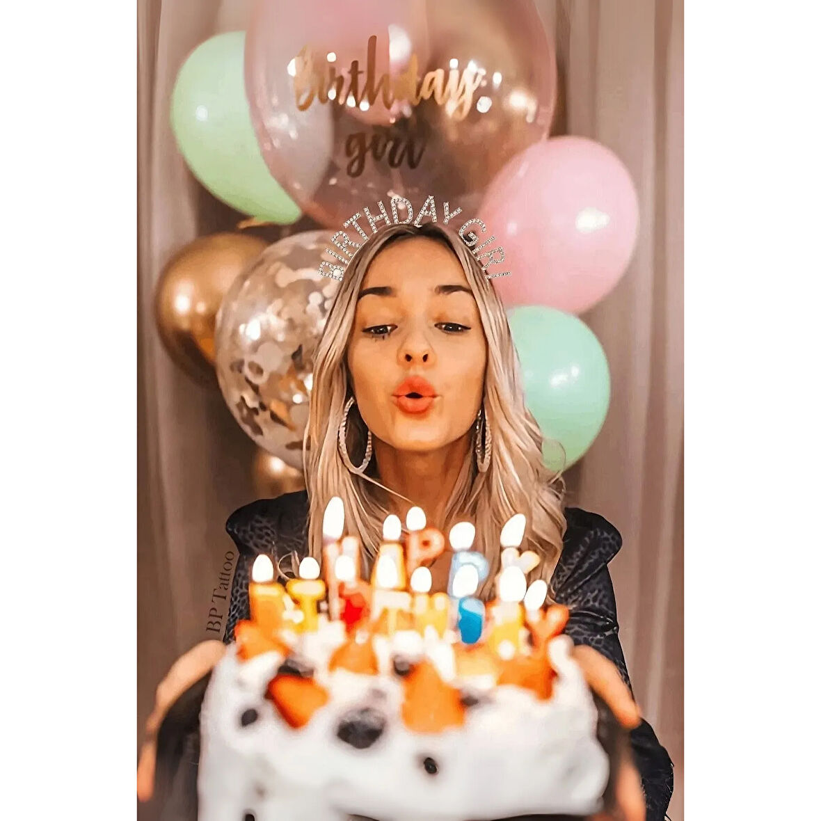 Taç Metal Taşlı Birthday Girl yazılı  Gümüş renkli lüks doğum günü tacı