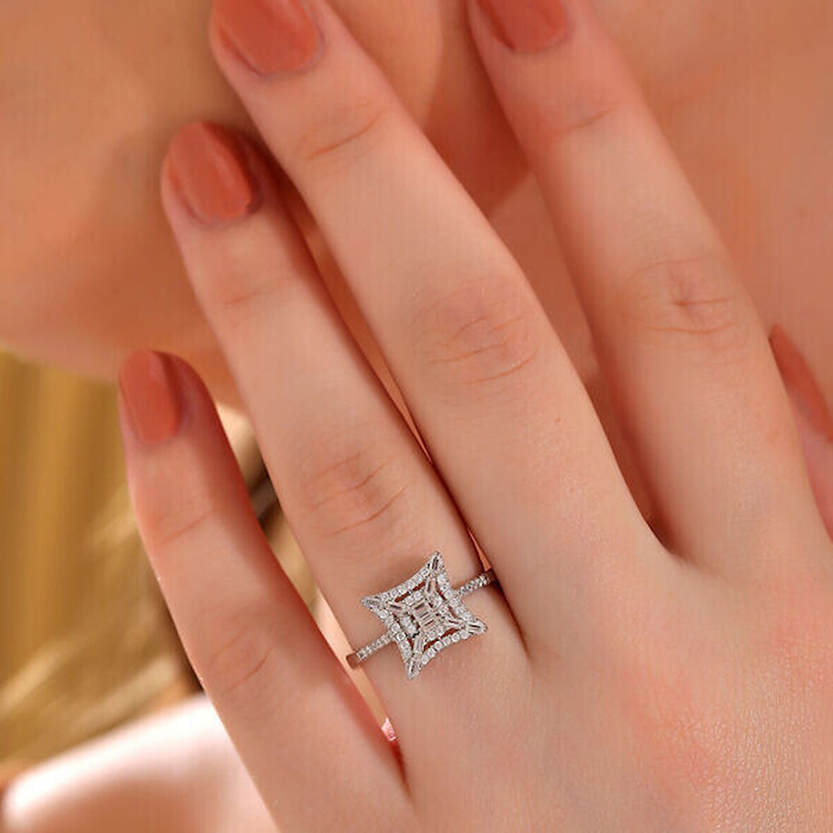 Kare Montur Zirkon Taşlı 925 Ayar Gümüş Kadın Yüzük