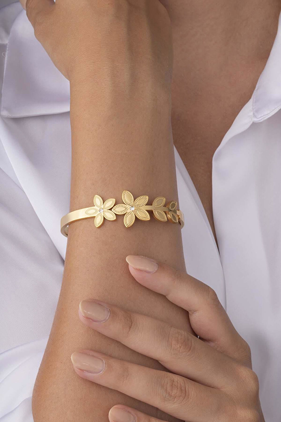 5 Yapraklı Altın Kaplama Kadın Çelik Kelepçe Bileklik