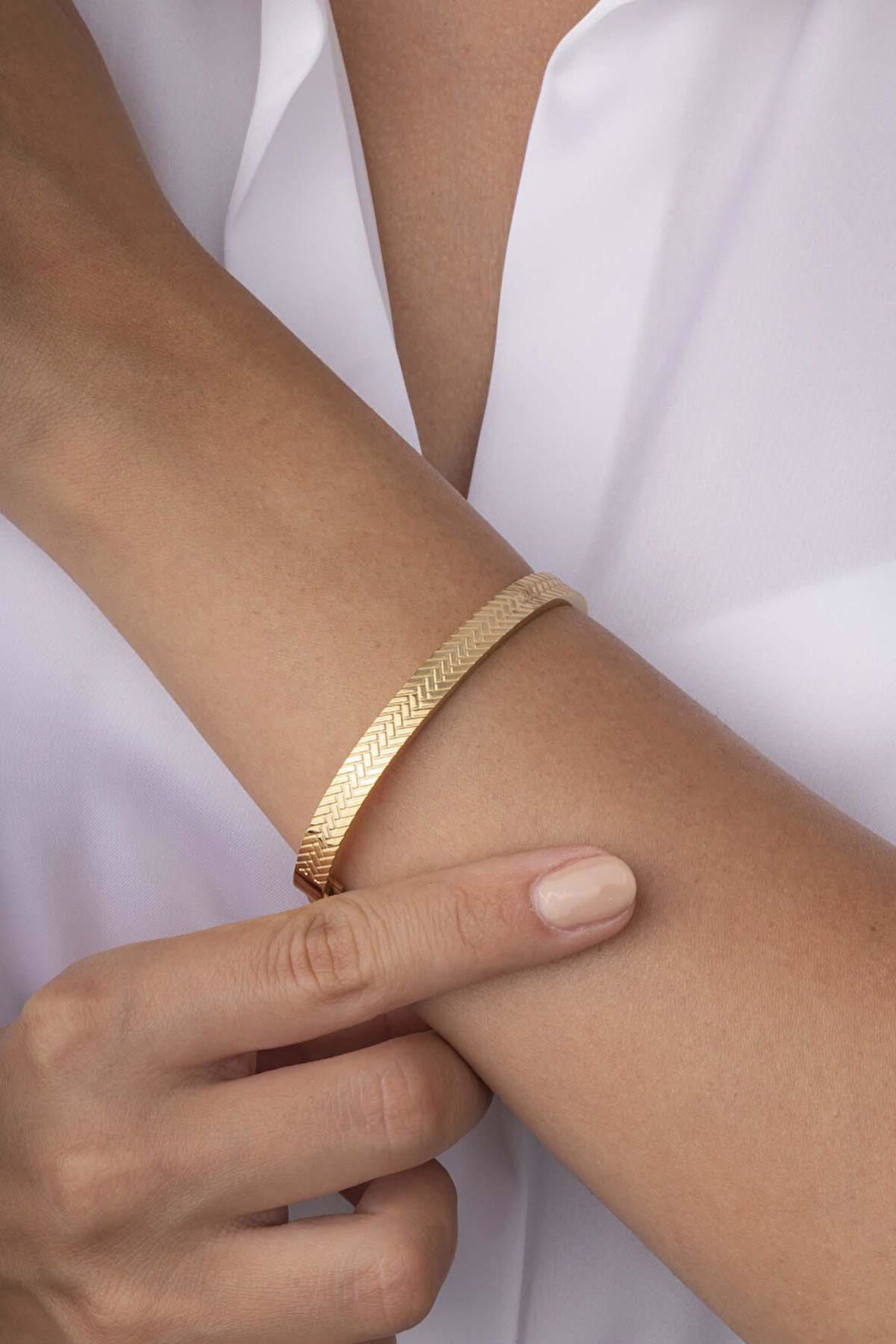 Gümüş Pazarım İşlemeli Bilezik Model Altın Kaplama Çelik Kadın Kelepçe Bilezik