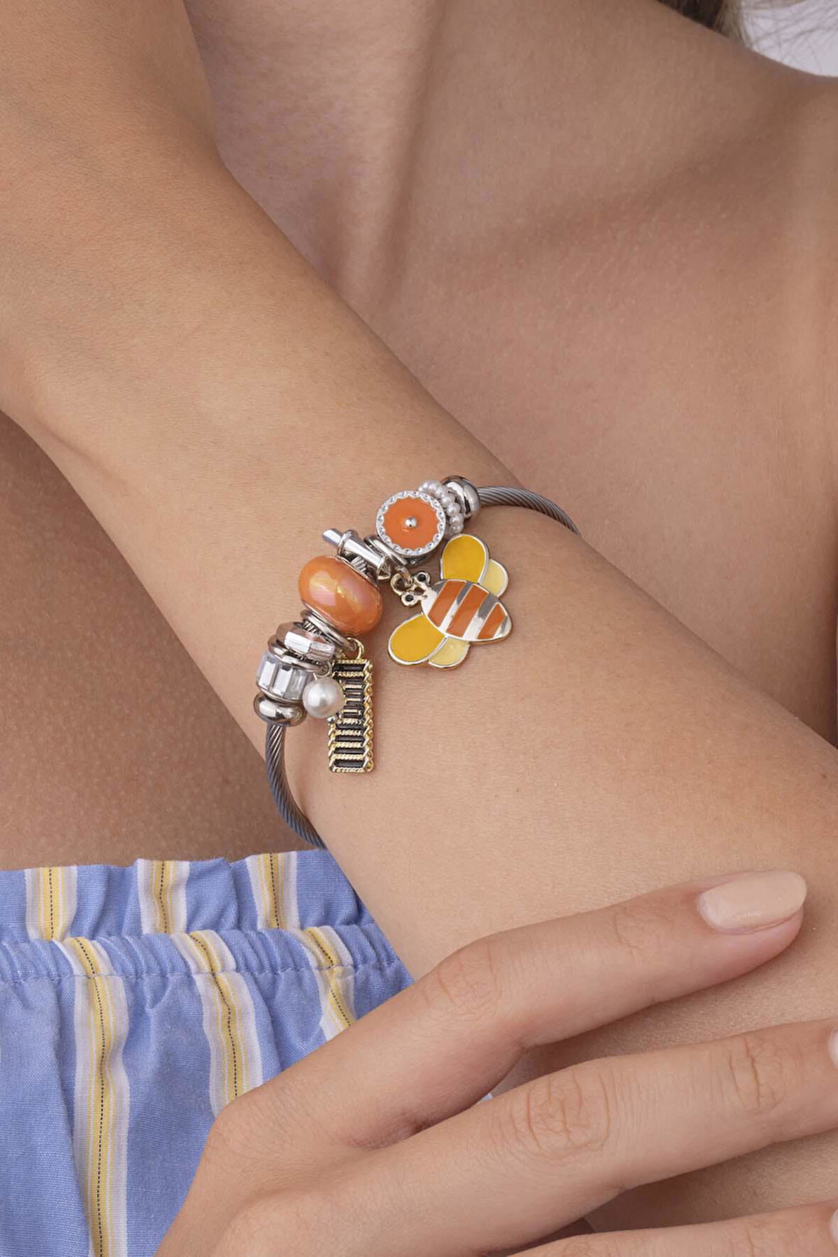 Arı Figürlü Beyaz Altın Kaplama Çelik Kadın Charm Bileklik