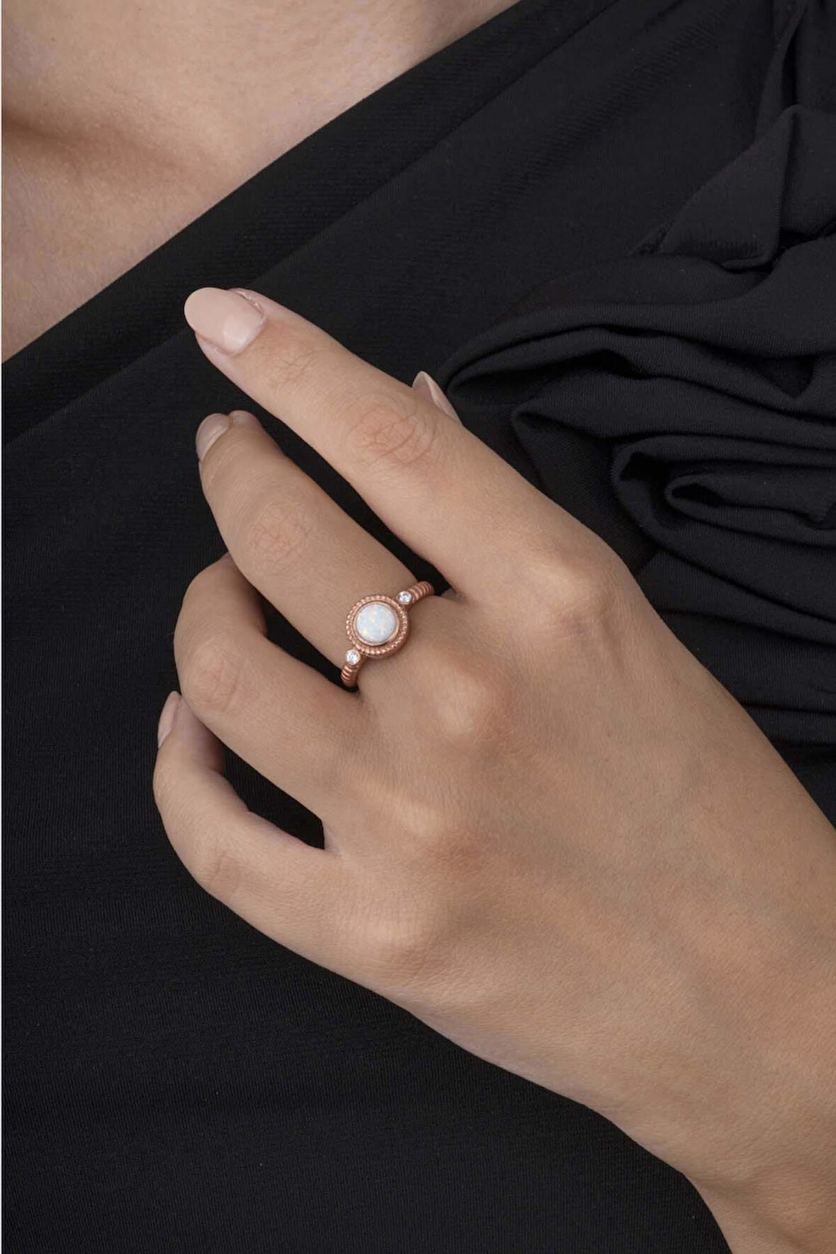 Gümüş Pazarım Beyaz Opal Taşlı Ayarlamalı 925 Ayar Gümüş Kadın Yüzük