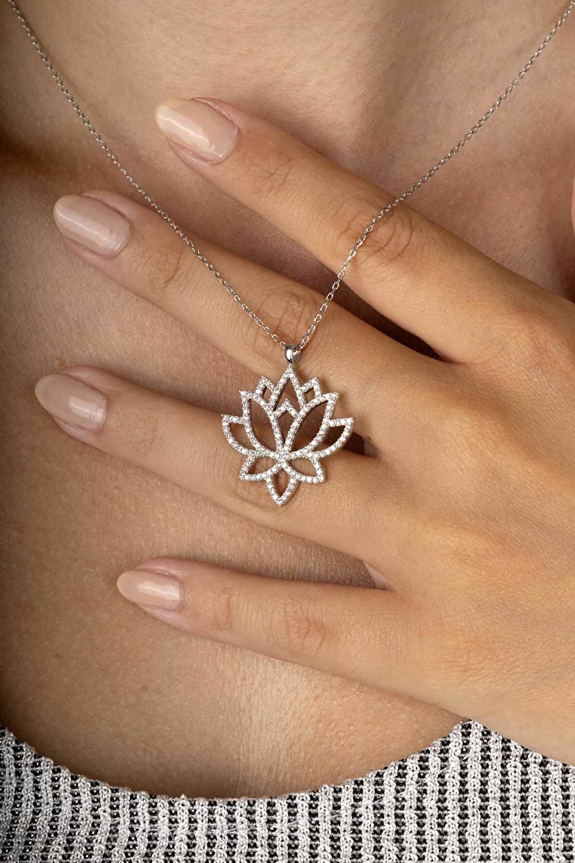 Gümüş Pazarım Beyaz Altın Kaplama Lotus Çiçeği Kadın Gümüş Kolye