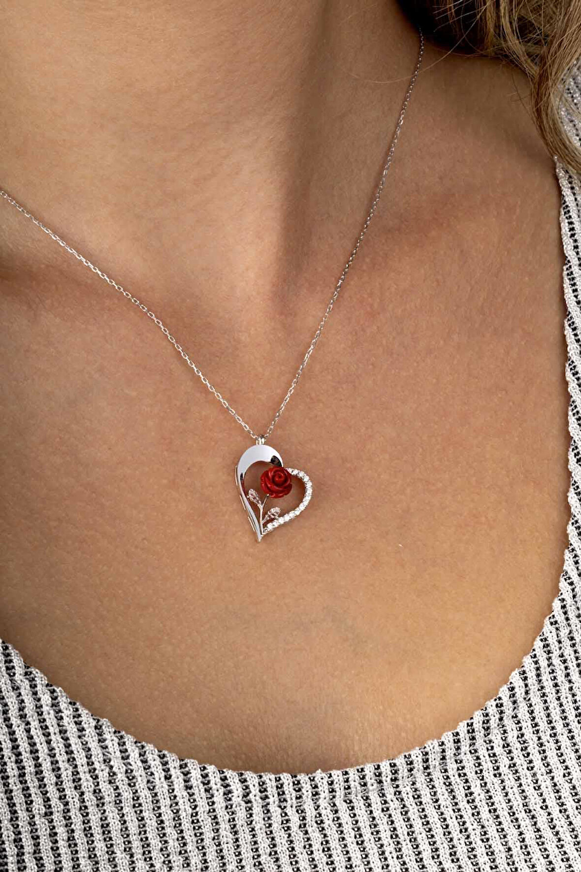 Gümüş Pazarım Beyaz Altın Kaplama Kırmızı Gül Kalp Kadın Gümüş Kolye