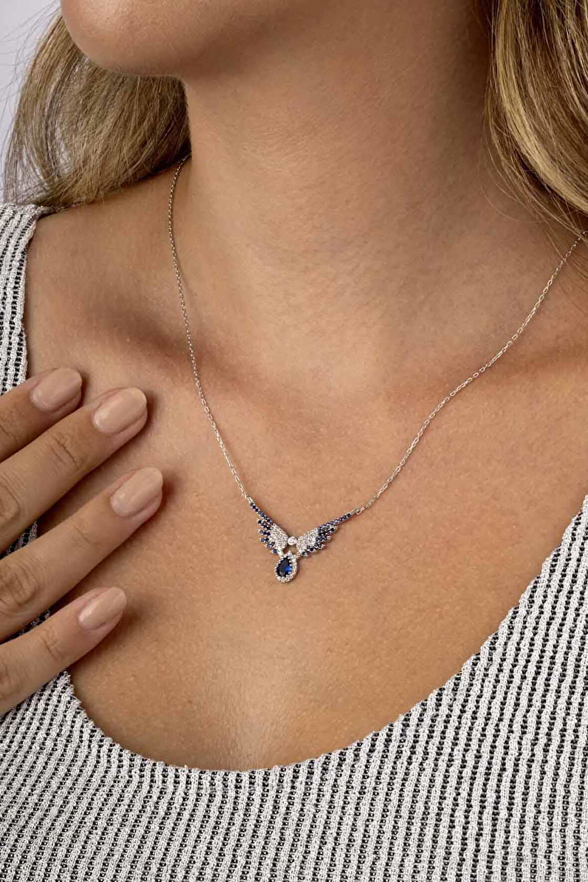 Gümüş Pazarım Lacivert Taşlı  Melek Kanadı 925 Ayar Gümüş Kadın Kolye