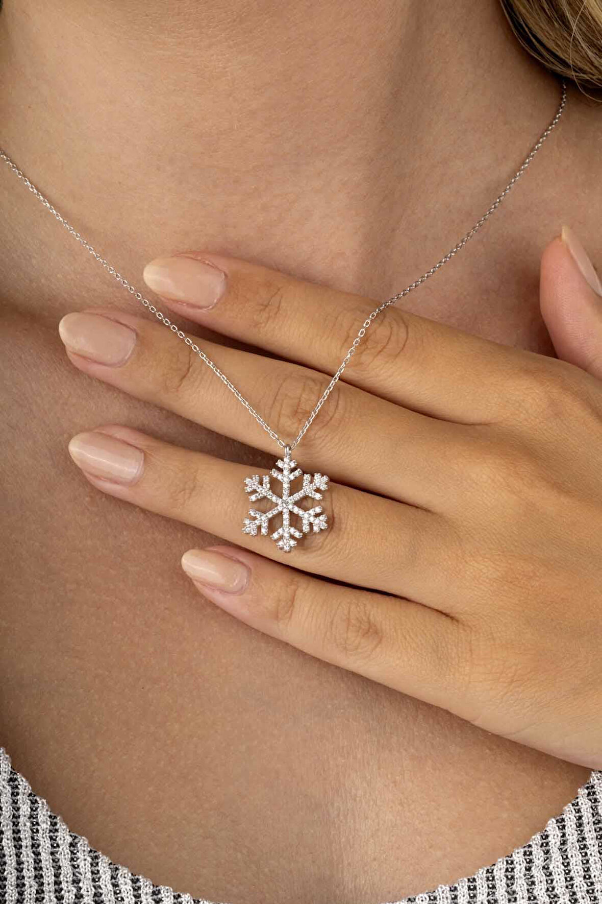 Gümüş Pazarım Beyaz Altın Kaplama 925 Ayar Gümüş Kar Tanesi Kadın Gümüş Kolye