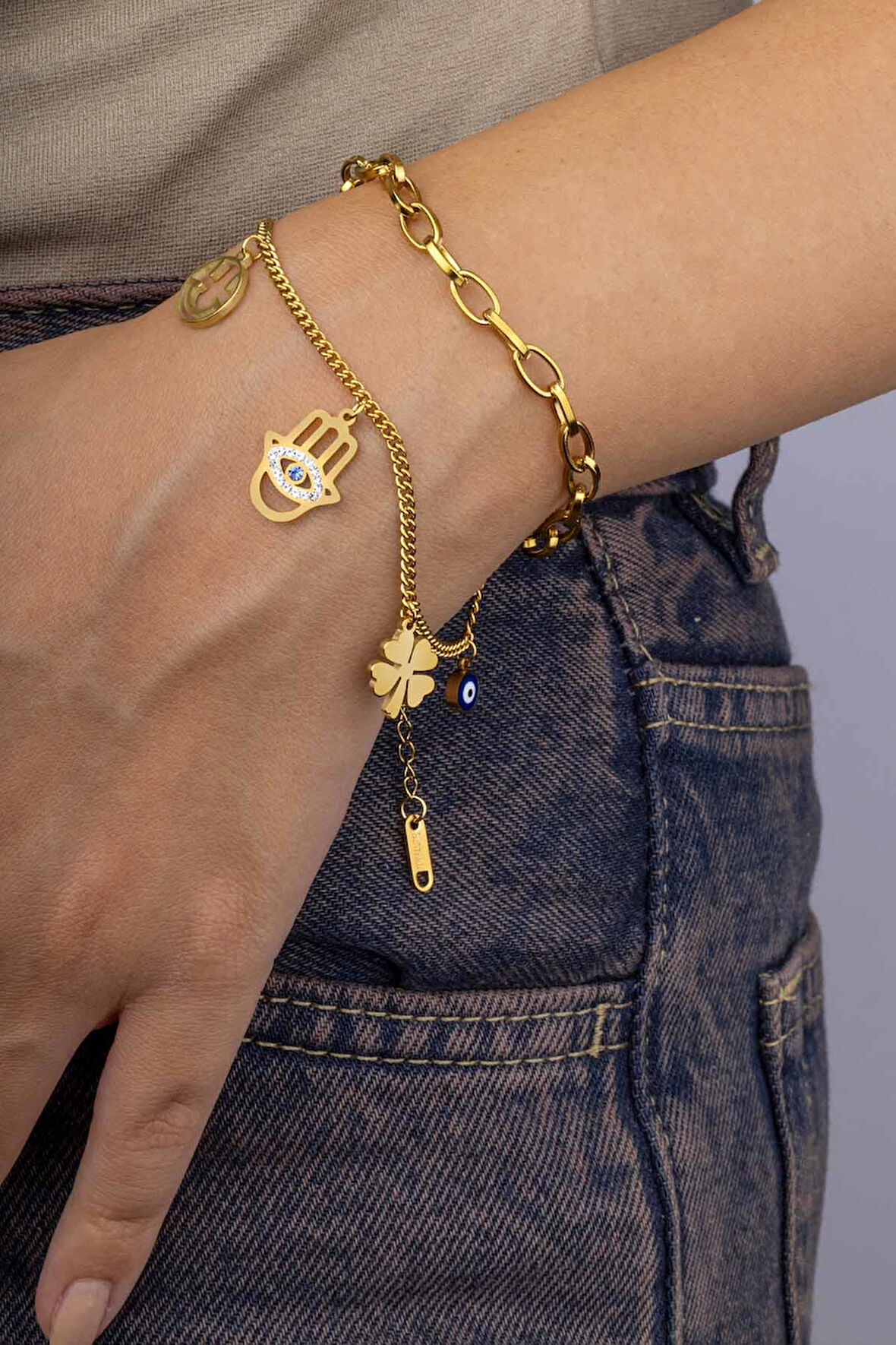 Gümüş Pazarım Fatma Ana Eli Figürlü Çift Zincirli Altın Kaplama Kadın Charm Bileklik