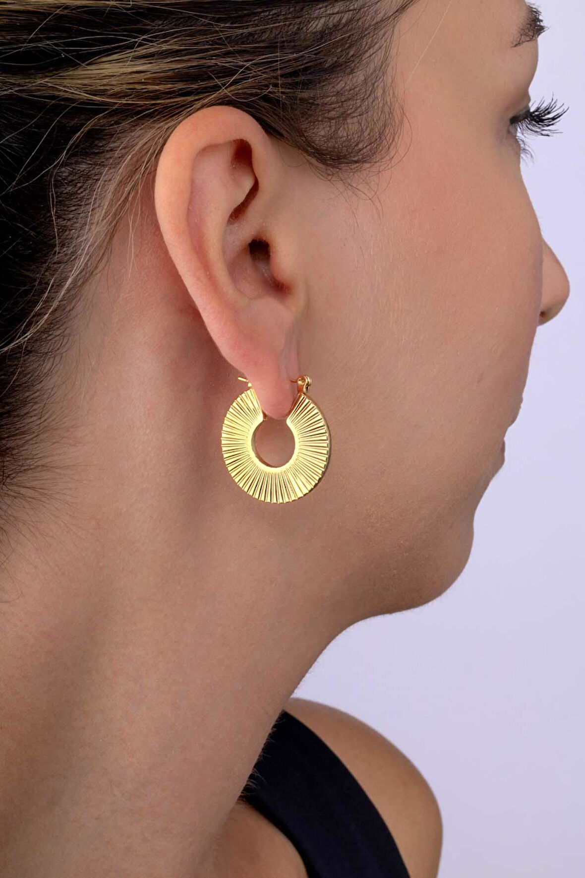 Gümüş Pazarım Şeritli Halka Model Altın Kaplama Çelik Kadın Küpe