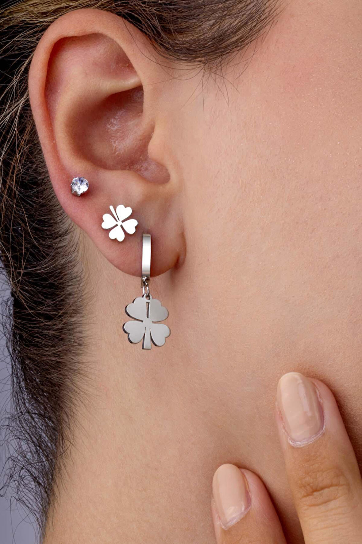 Gümüş Pazarım Yonca Motifli Üçlü Yonca Beyaz Altın Kaplama Çelik Küpe