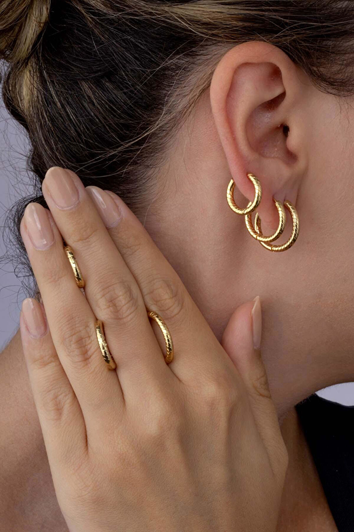 Gümüş Pazarım Çizgi Desenli Altın Kaplama Çelik Üçlü Kadın Küpe