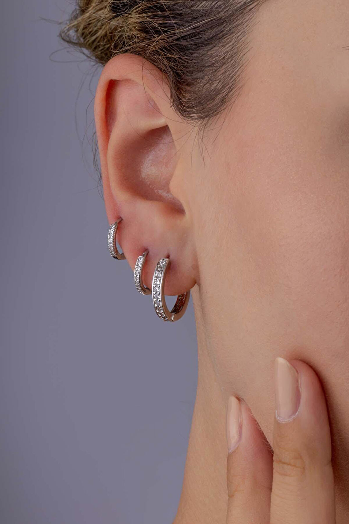 Gümüş Pazarım Tek Sıra Taşlı Tamtur Üçlü Beyaz Altın Kaplama Çelik Kadın Küpe