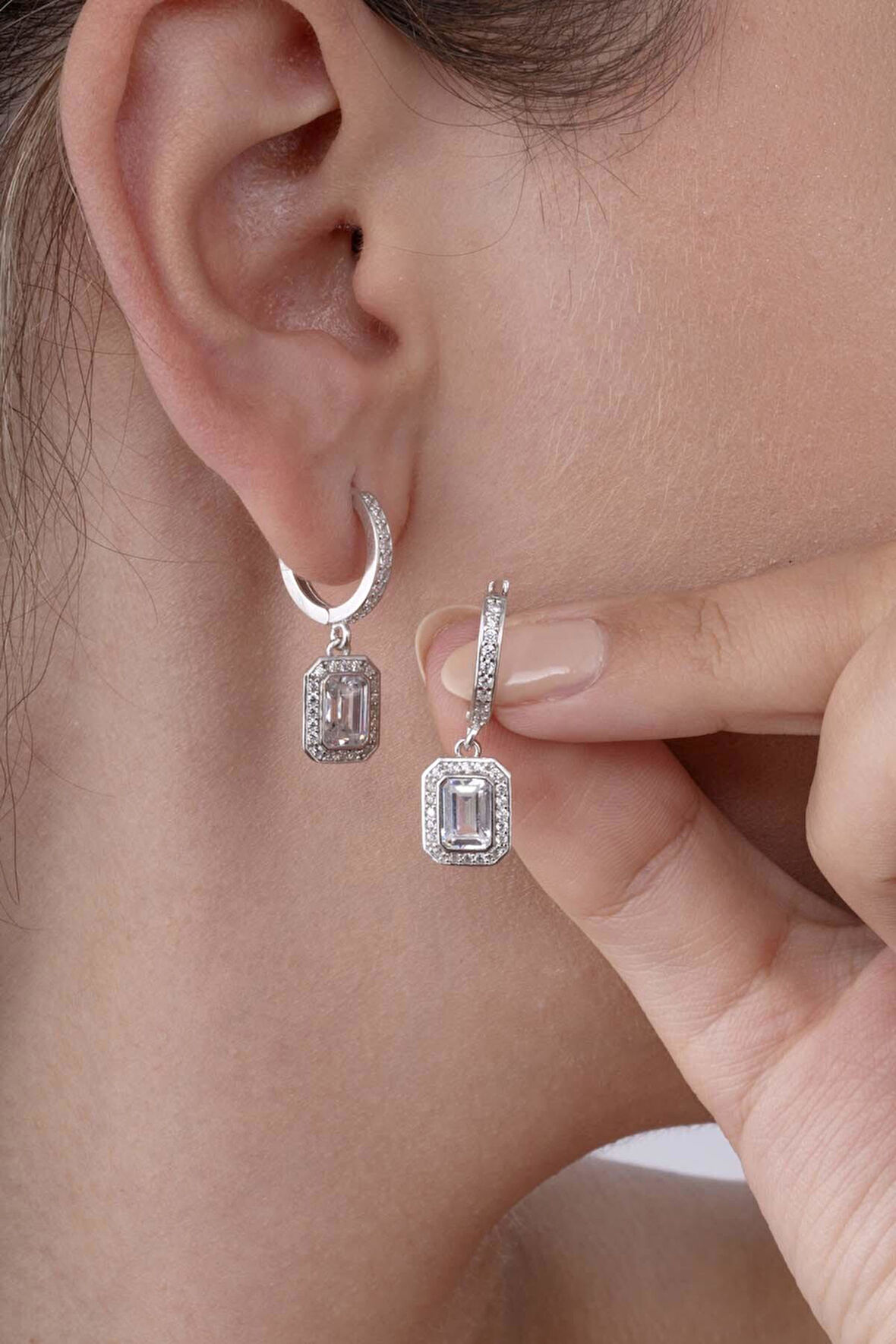 Gümüş Pazarım Baget Taşlı Emerald Kesim Beyaz Altın Kaplama Gümüş Kadın Küpe