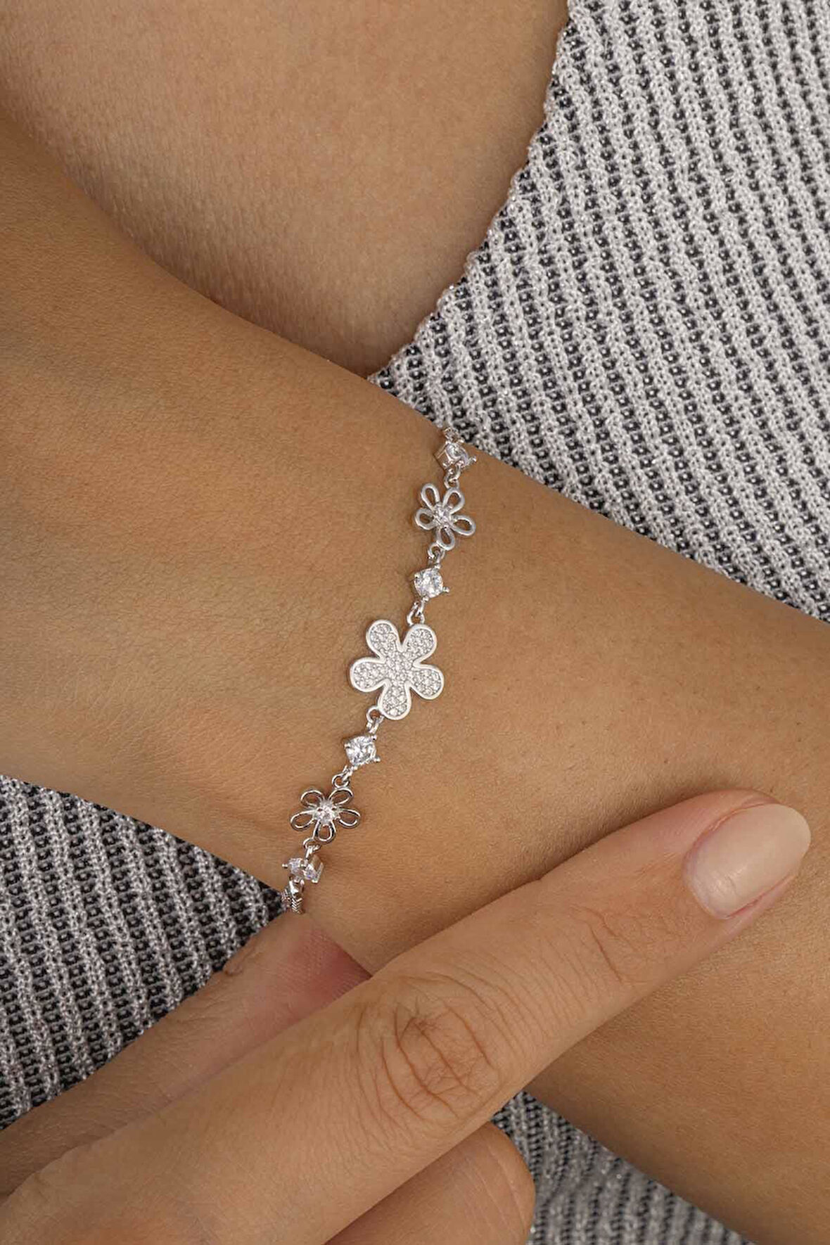 Gümüş Pazarım Üçlü Yonca Figürlü 925 Ayar Gümüş Kadın Bileklik