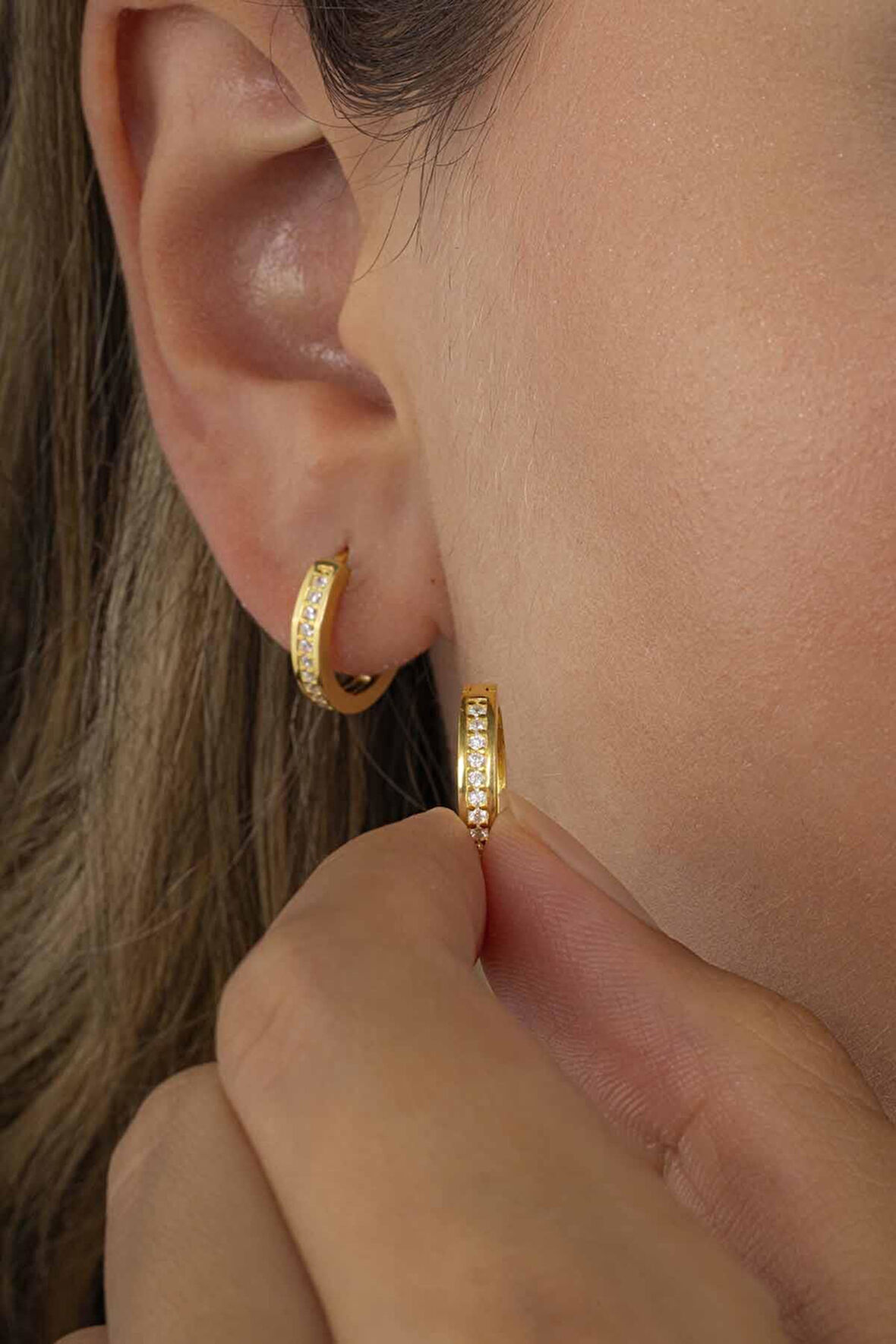 Gümüş Pazarım  Tek Sıra Altın Kaplama Gümüş Kadın Tamtur Küpe