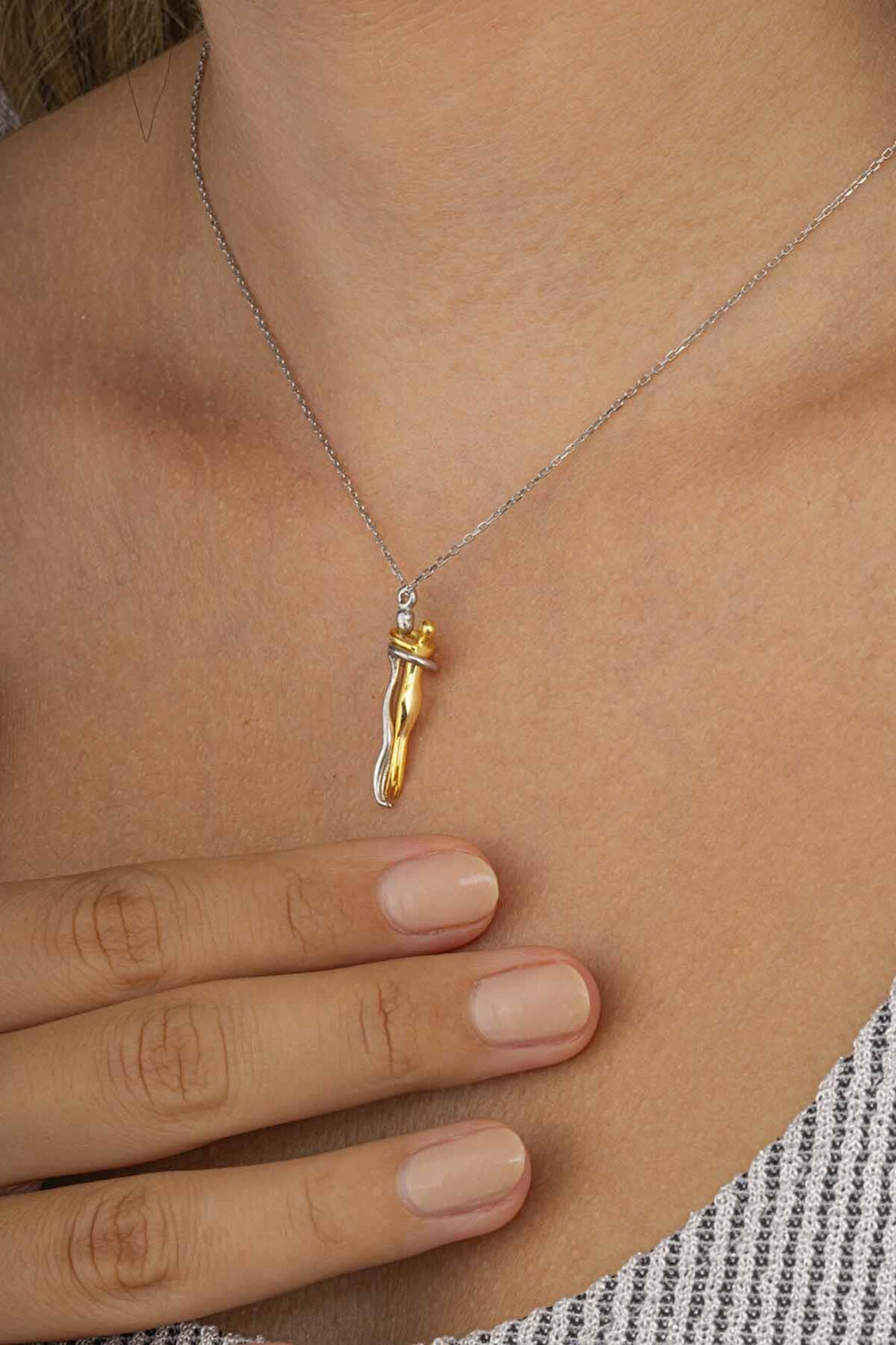 Gümüş Pazarım Sarılan Aşıklar Kadın Erkek Gümüş Kolye