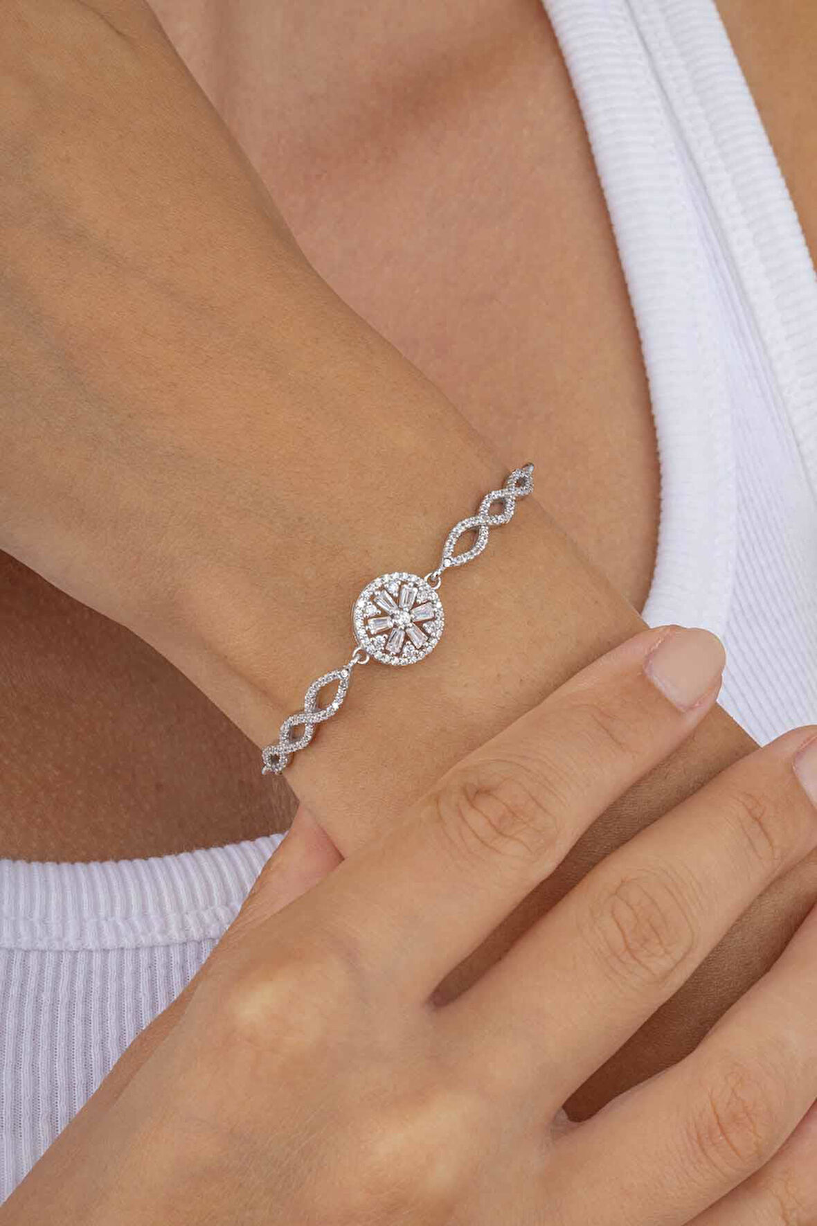 Gümüş Pazarım Yuvarlak Kesim Baget Taşlı Gümüş Bileklik