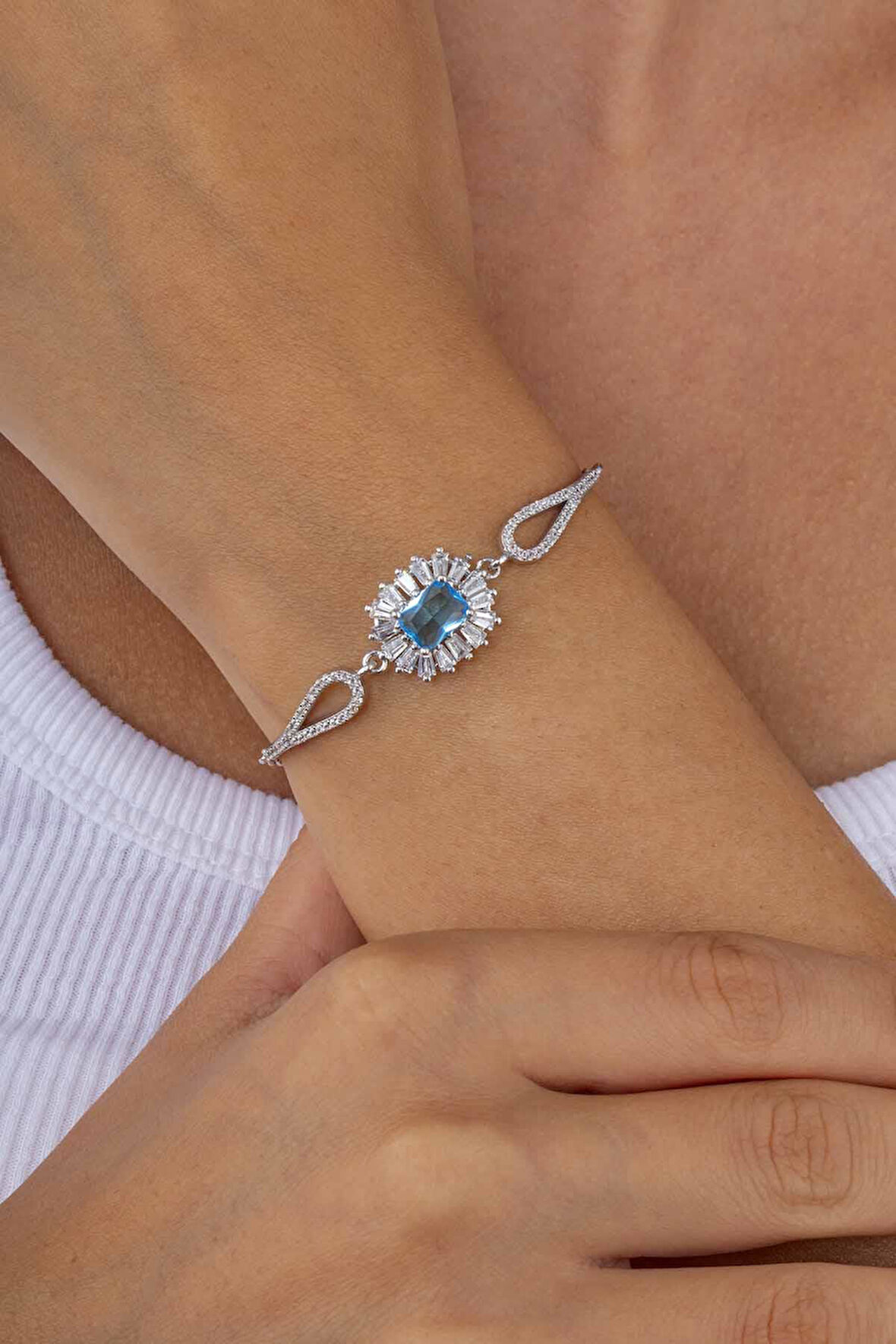 Gümüş Pazarım Elmas Montür Aqua Renk Dikdörtgen Taşlı Gümüş Bileklik