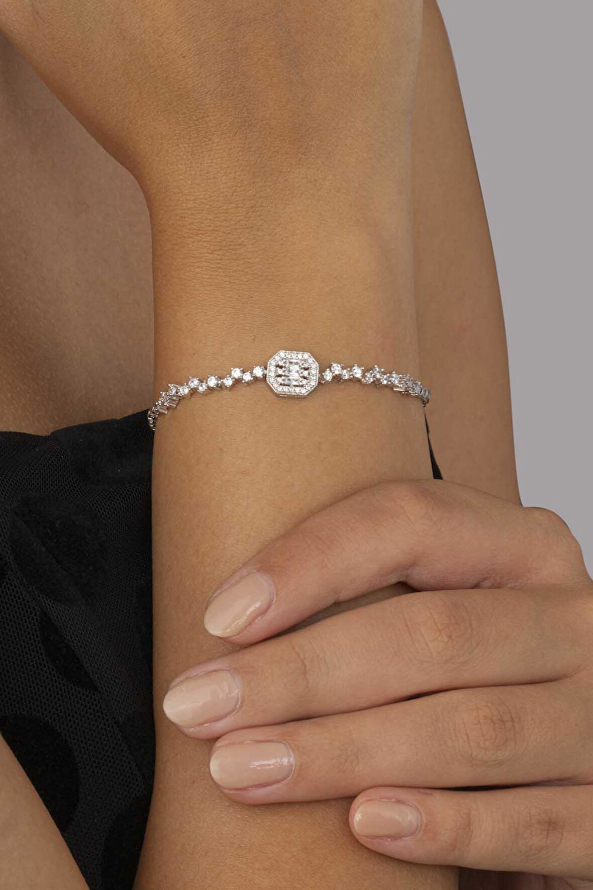 Gümüş Pazarım Pırlanta Montür Sıralı Tek Taş Rodyum Kaplama Baget Gümüş Bileklik