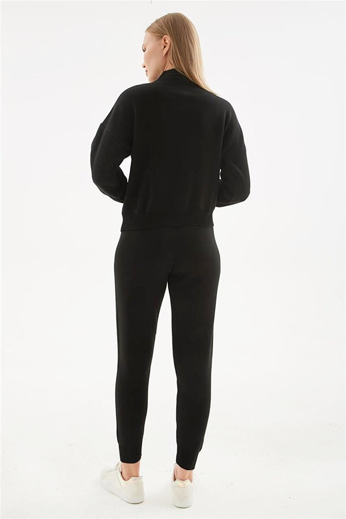 Yakası Fermuarlı Takım 