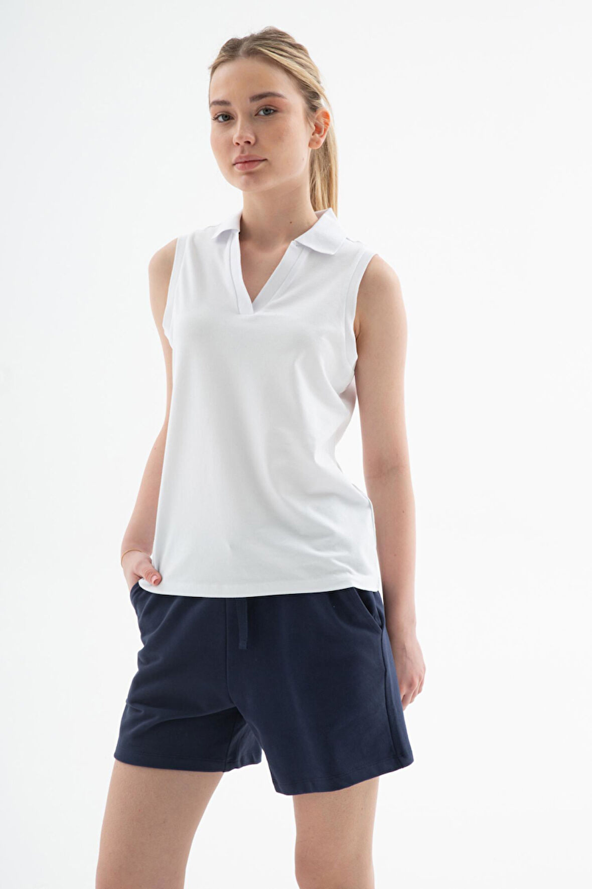 Fashion Friends 25Y0516K1 Kadın Polo V Yaka Kolsuz T-Shirt