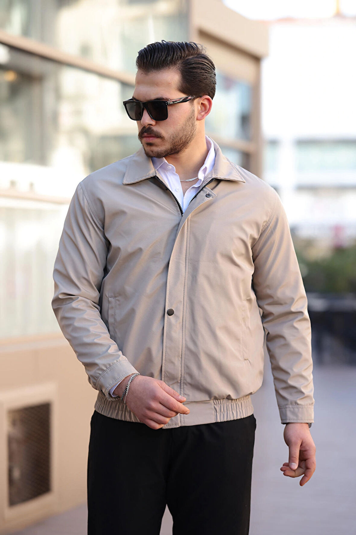 Erkek Krem Su ve Rüzgar Geçirmez Oversize Rahat Kesim Bel Lastikli Astarlı Mevsimlik Mont
