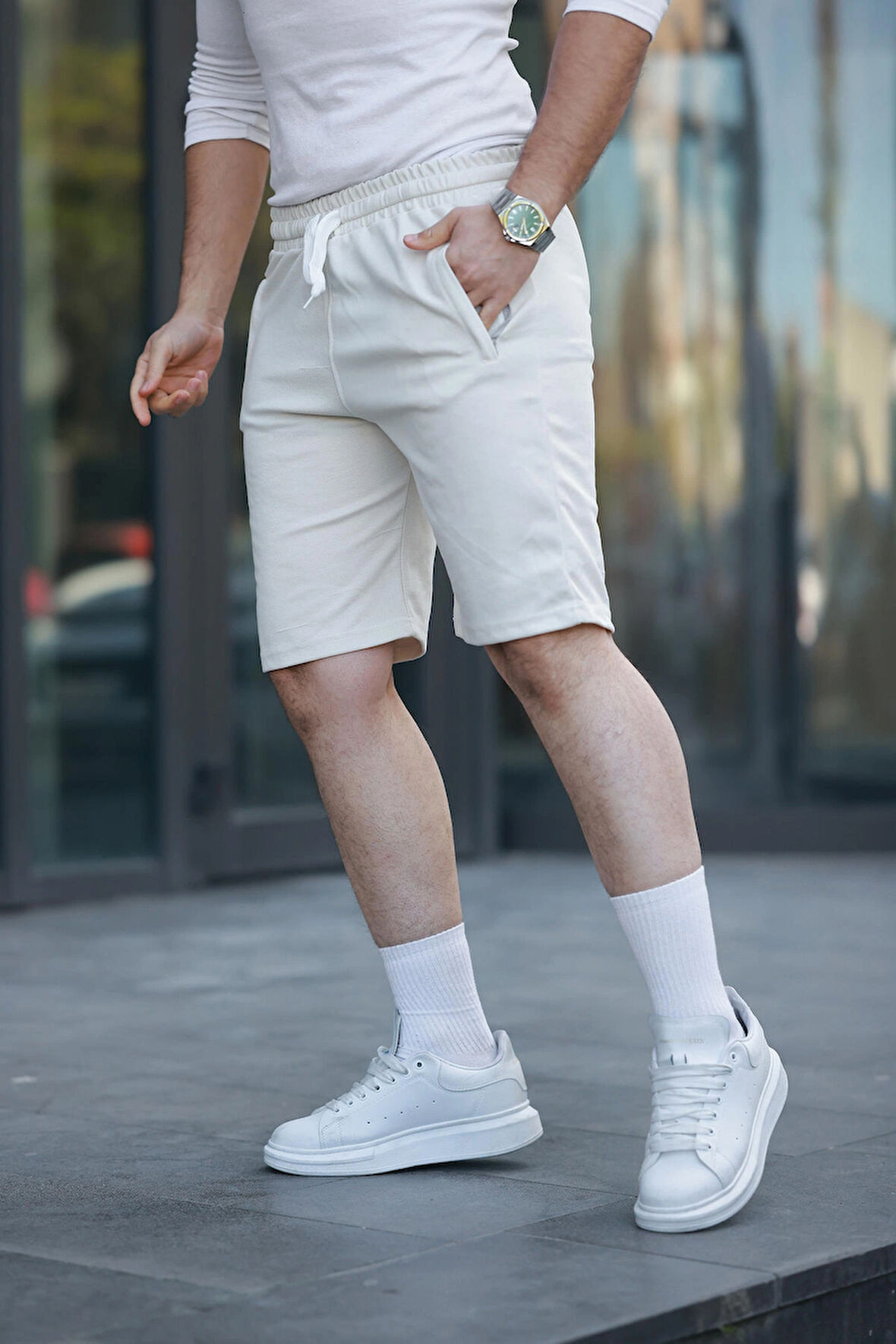 Erkek Krem Comfort Fit Kalıp Beli Lastikli Yan Çift Cepli Şort & Bermuda
