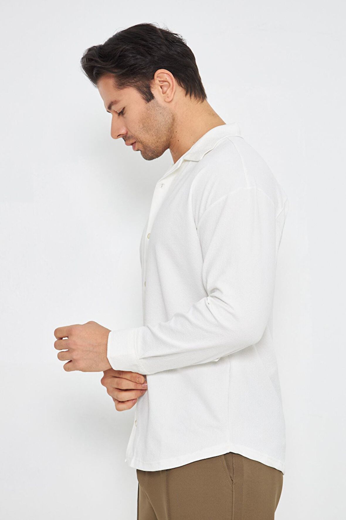 Erkek Yarım Oversize Uzun Kol Apaçi Yaka Ütü Gerektirmeyen Crep Desen Gömlek