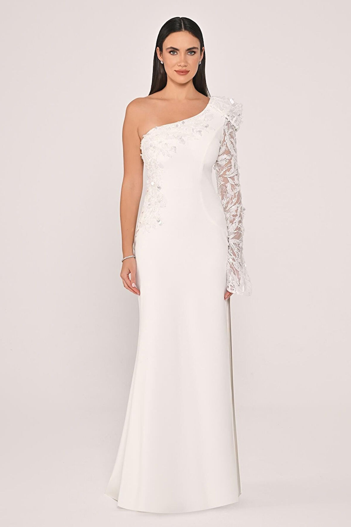 Alfa Beta Tek Kollu İşlemeli Yandan Yırtmaçlı Krep Uzun Abiye Elbise