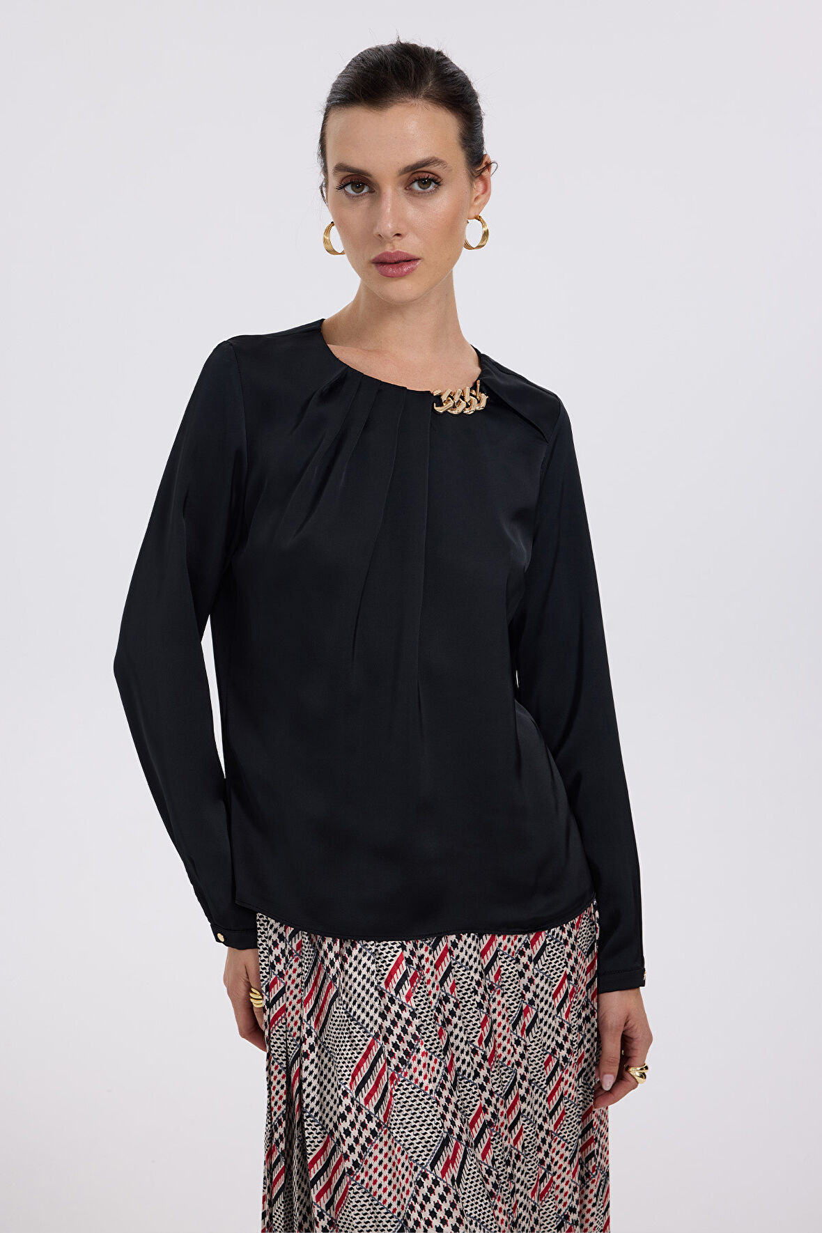 Ekol Kadın Zincir Aksesuarlı Önü Drapeli Bluz 2007 Siyah