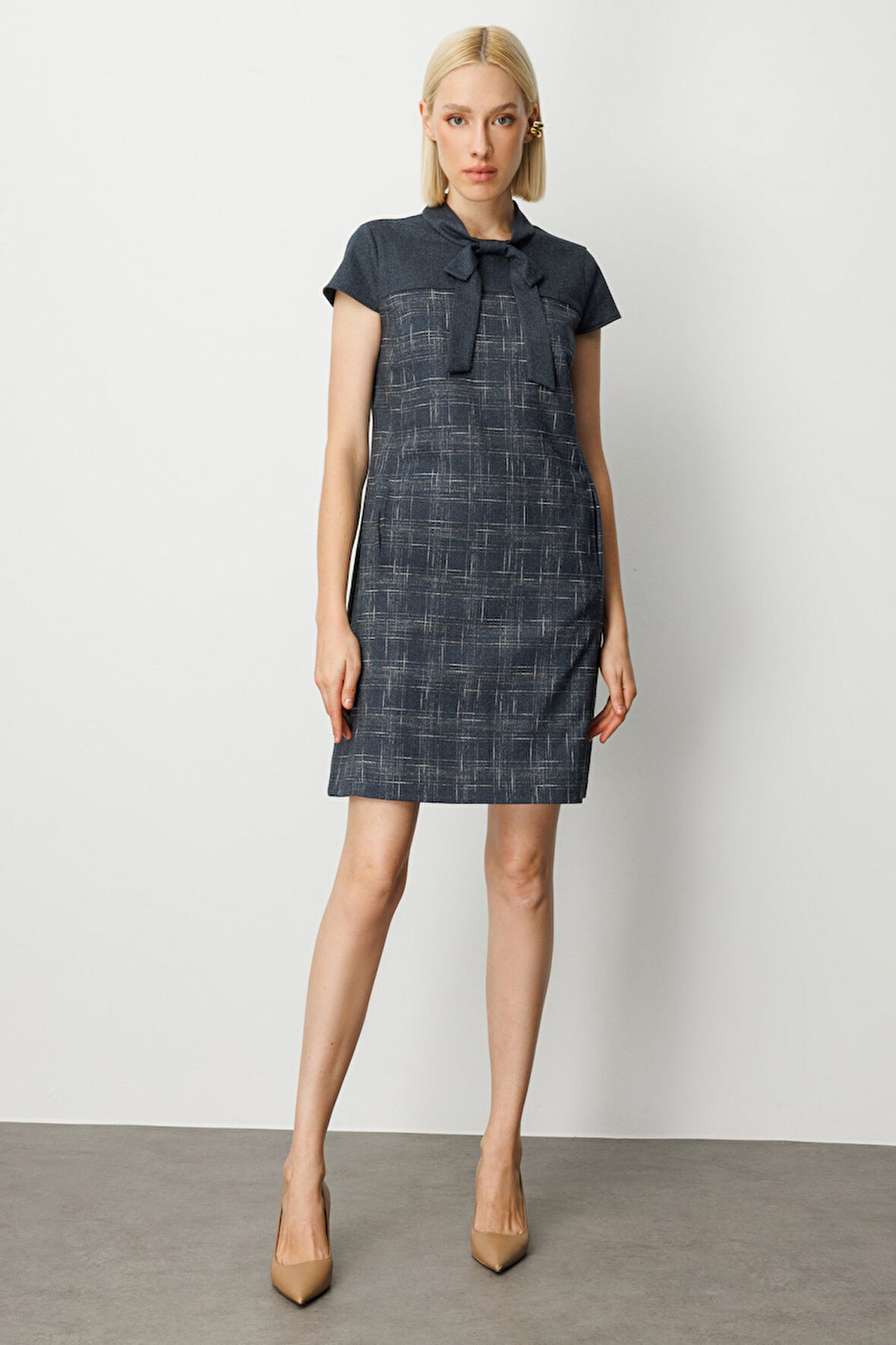 Ekol Kadın Yakası Fiyonk Detaylı Desenli Elbise 4019 Lacivert