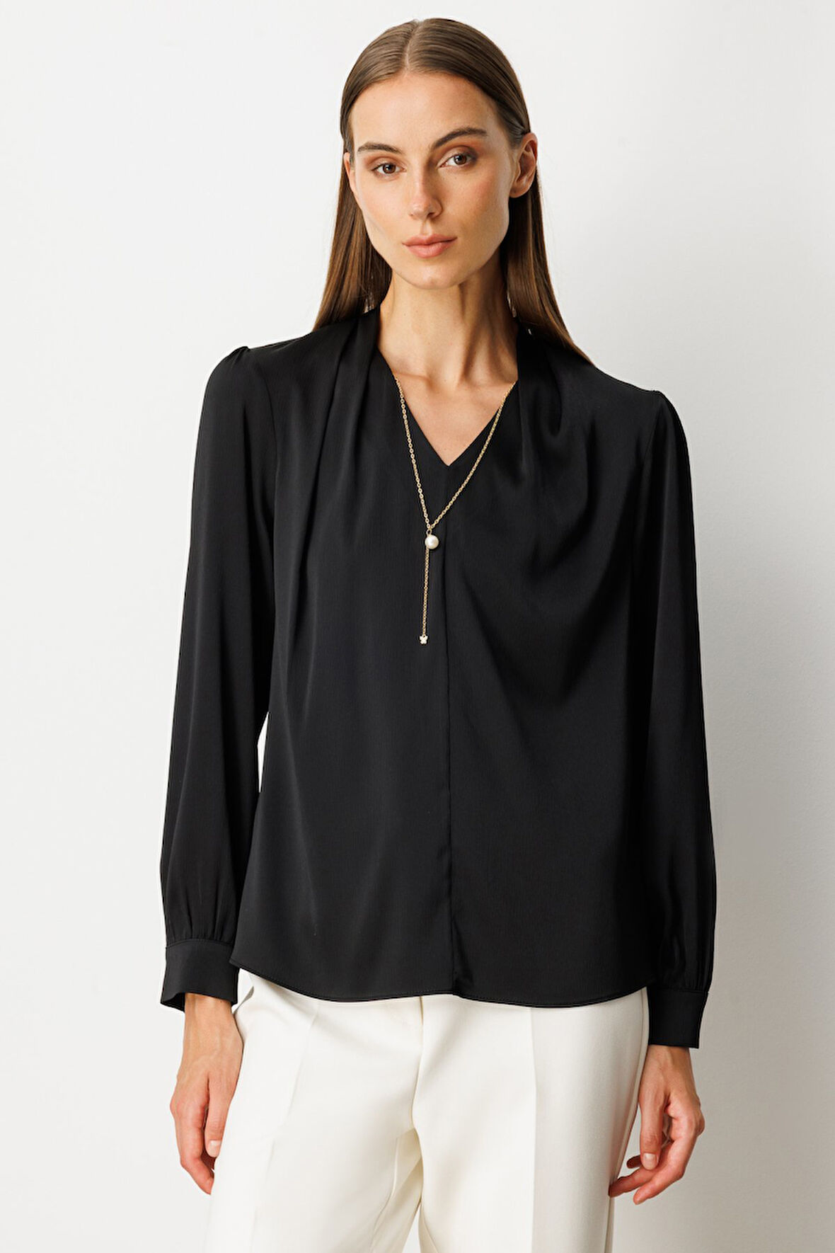 Ekol Kadın Kolye Aksesuarlı V Yaka Bluz 3013 Siyah