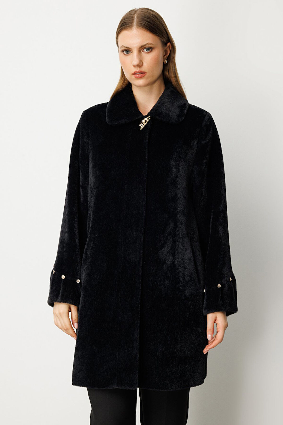 Ekol Kadın Büyük Beden Metal Broşlu Peluş Kaban 6331 Siyah