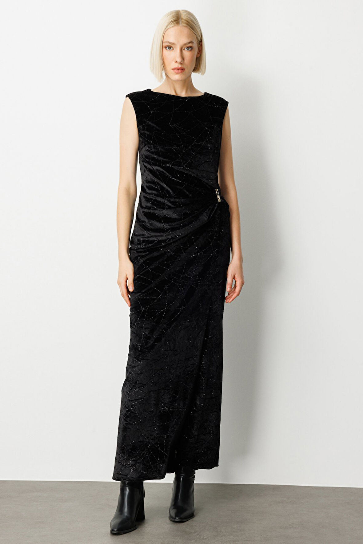 Ekol Kadın Metal Aksesuarlı Simli Kadife Elbise 4085 Siyah