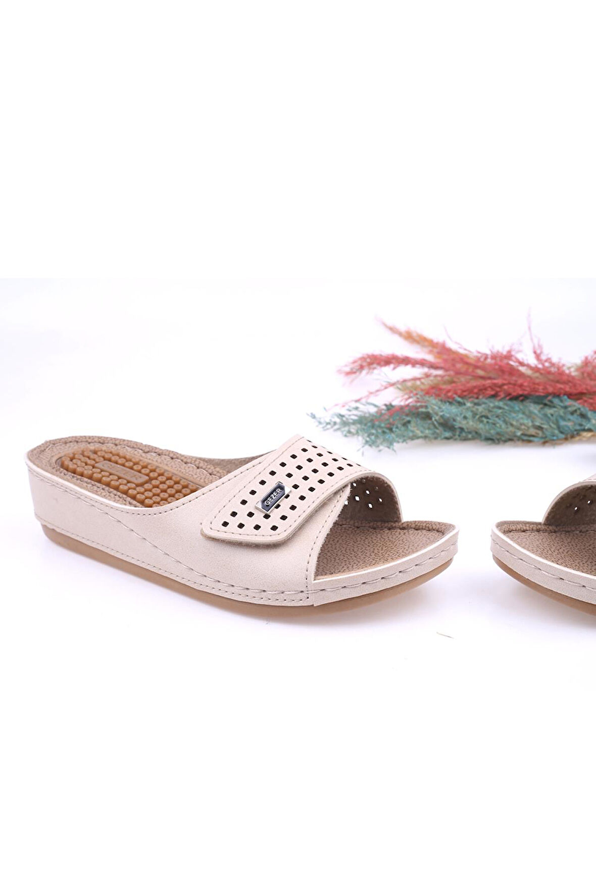 Gezer 11260 Topuk Dikenli Anatomik Taban Günlük Kadın Terlik