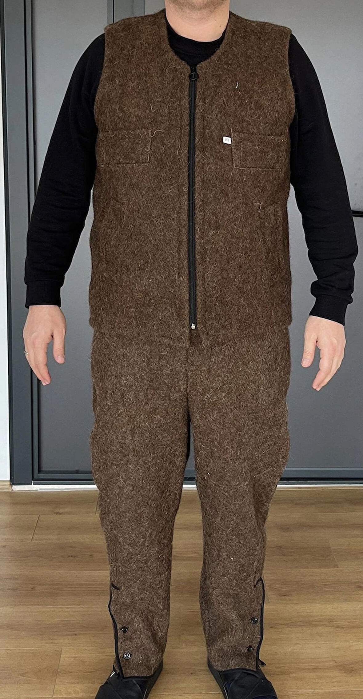 KEÇE KIL YELEK VE PANTOLON TAKIMI 