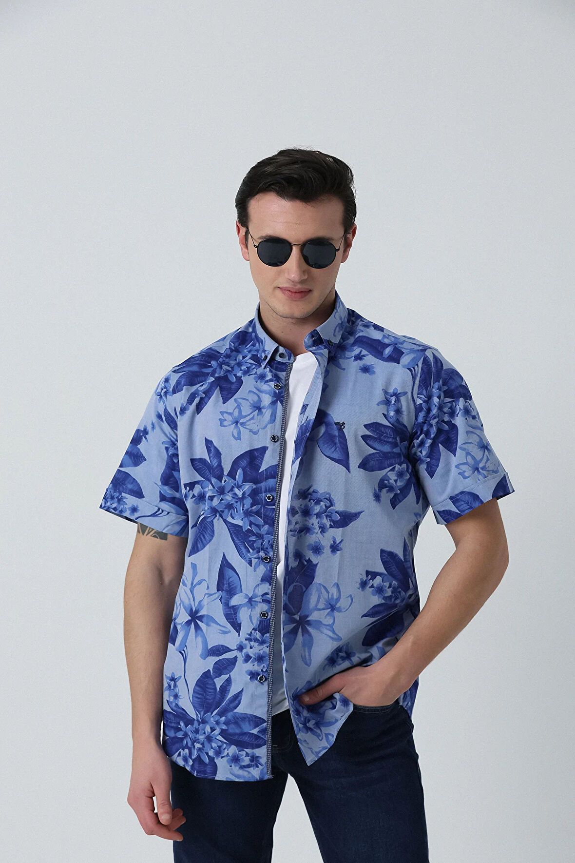 BROTHERS ERKEK TAILORED FIT KISA KOL ÇİÇEK BASKILI OXFORD GÖMLEK MAVİ ÇİÇEKLİ