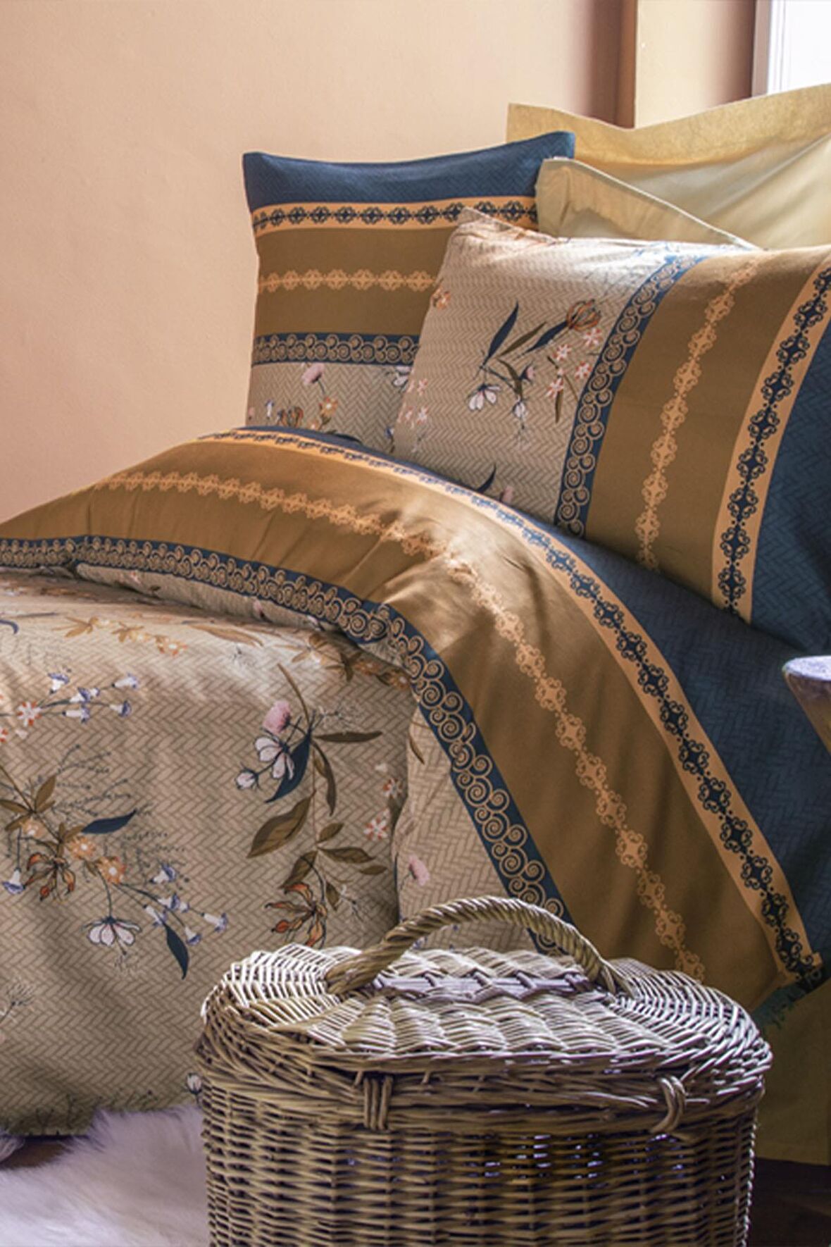 İssimo Home Nagoia 145 TC Çiçekli Pamuk Çift Kişilik Nevresim Takımı