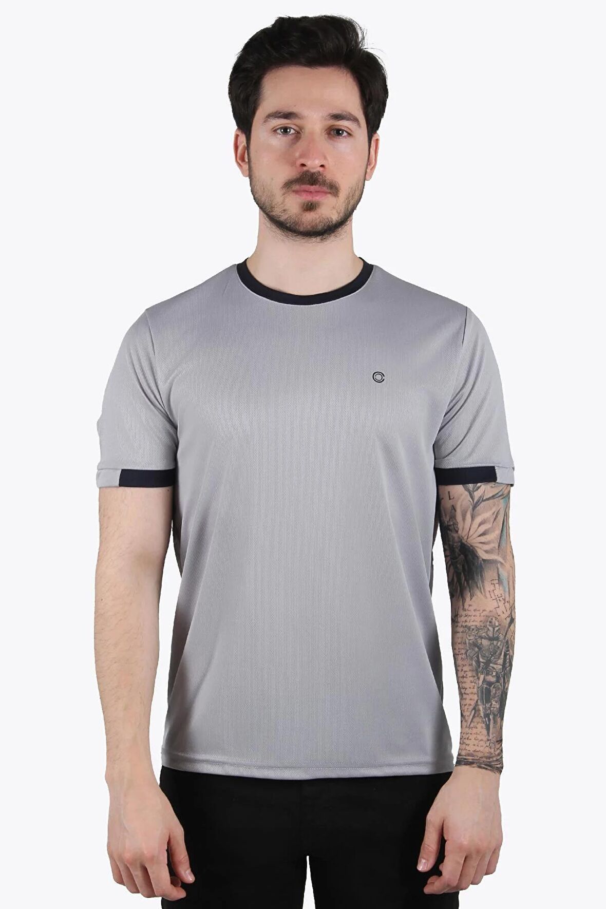 Hobert Yaka Ve Kol Ucu Renkli T-shirt