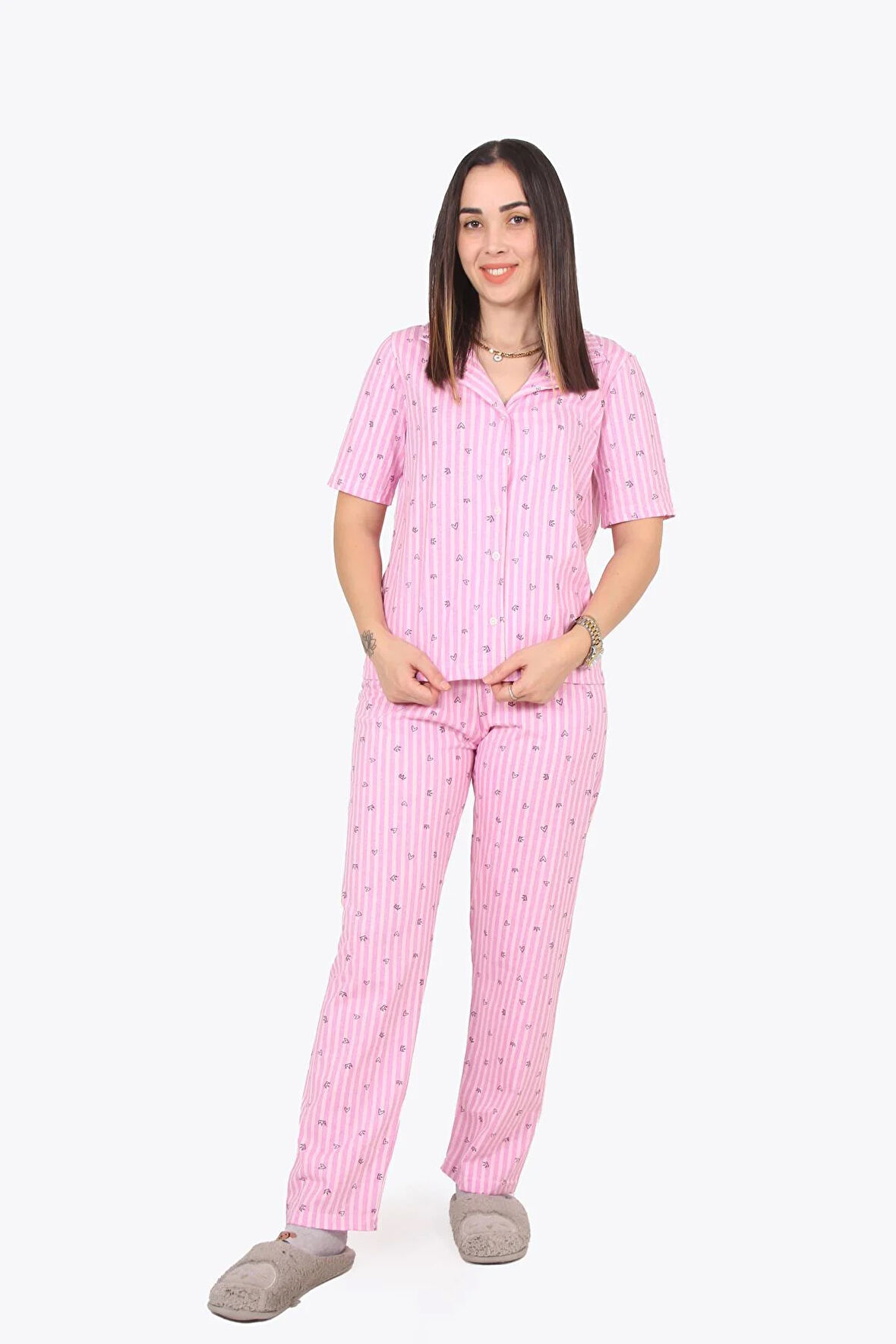 Çizgili Kalp Ve Taç Desenli Kısa Kol Düğmeli Üst Uzun Alt Pijama Takım