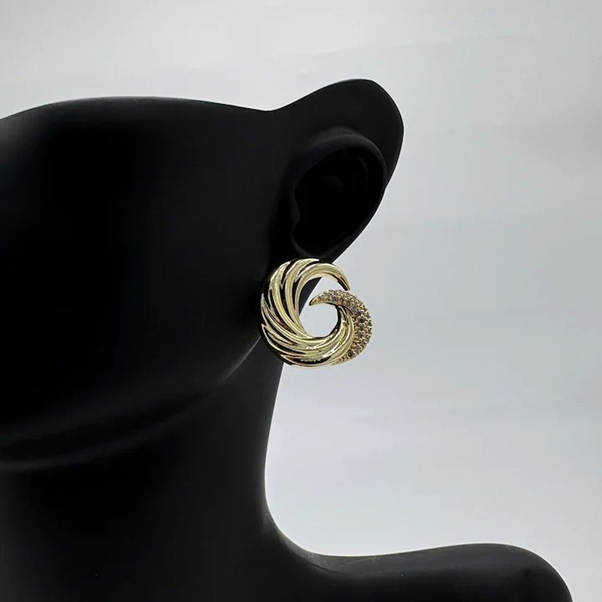 Özel Seri Zirkon Taş Detay Büyük Küpe - Gold