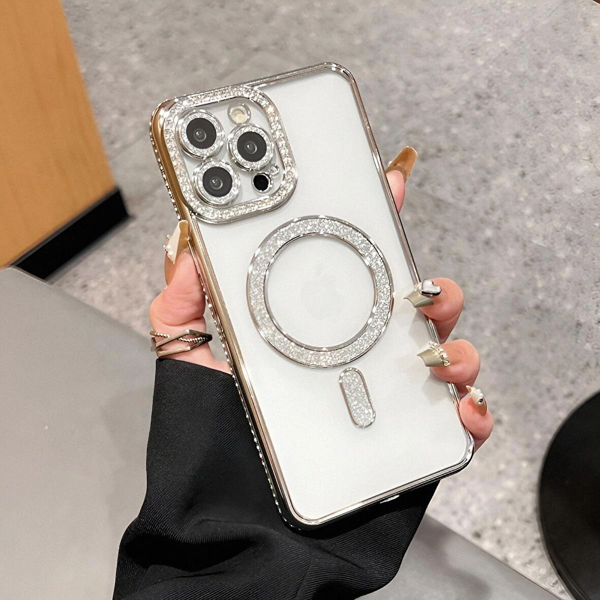 Iphone 16 Pro Uyumlu Şeffaf Taşlı MagSafe Özellikli Kılıf
