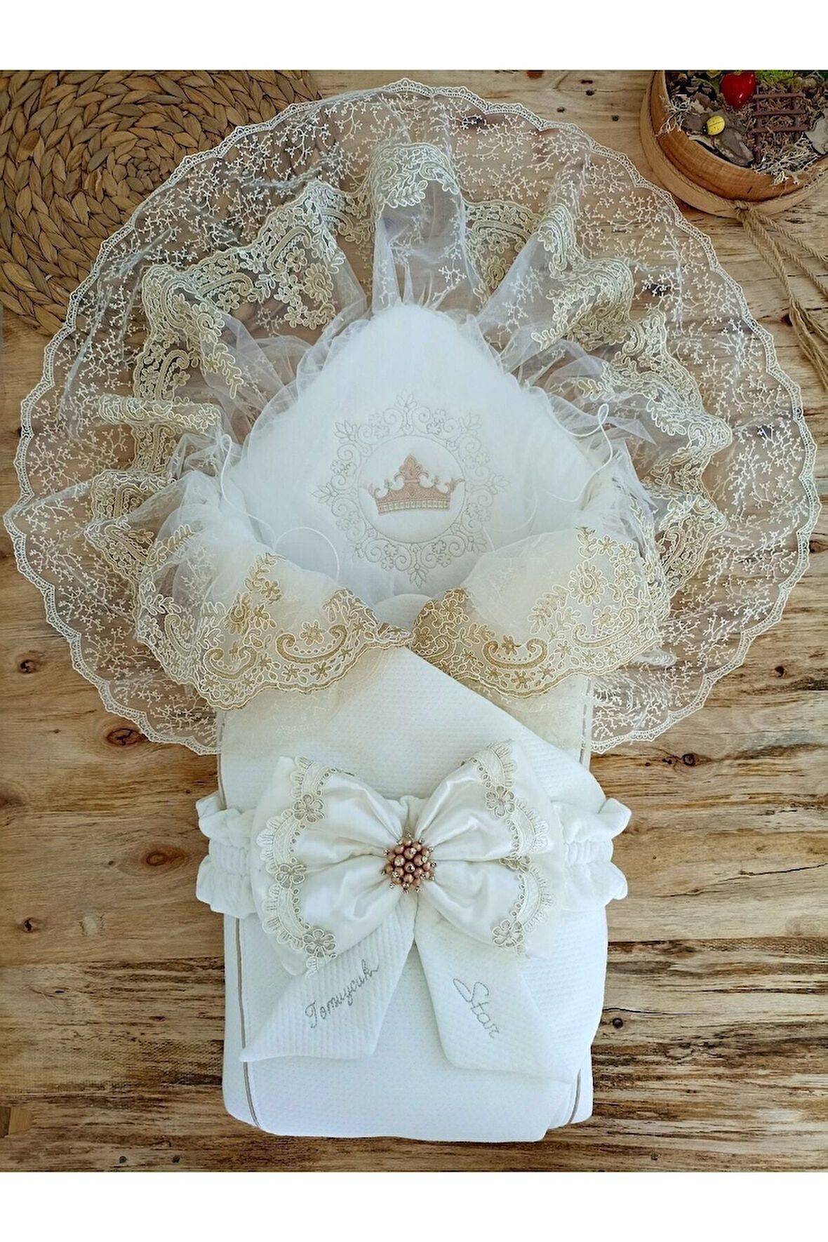 Sahra Stars Taçlı Erkek / Kız Bebek Unisex Kundak Ekru