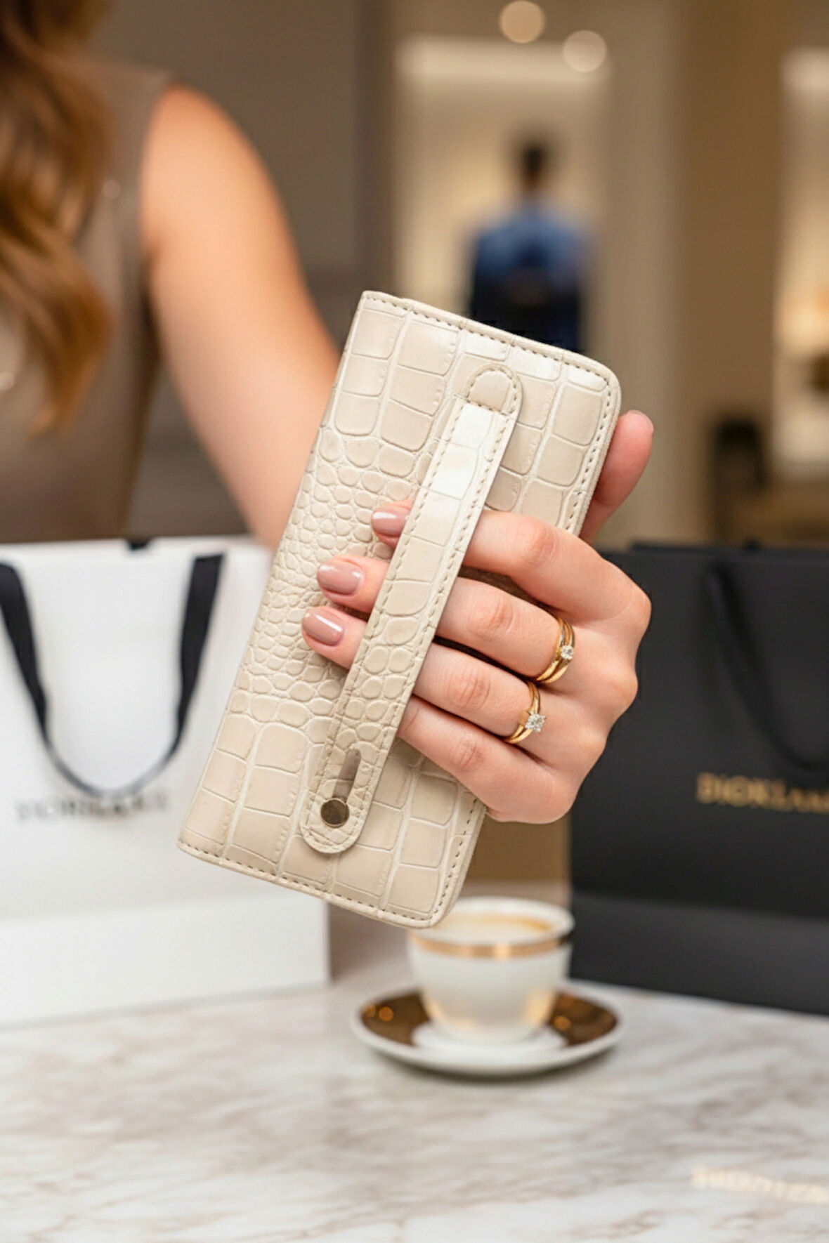 Telefon Bölmeli Timsah Desenli Fermuarlı Kadın Cüzdanı Bej Vegan Deri