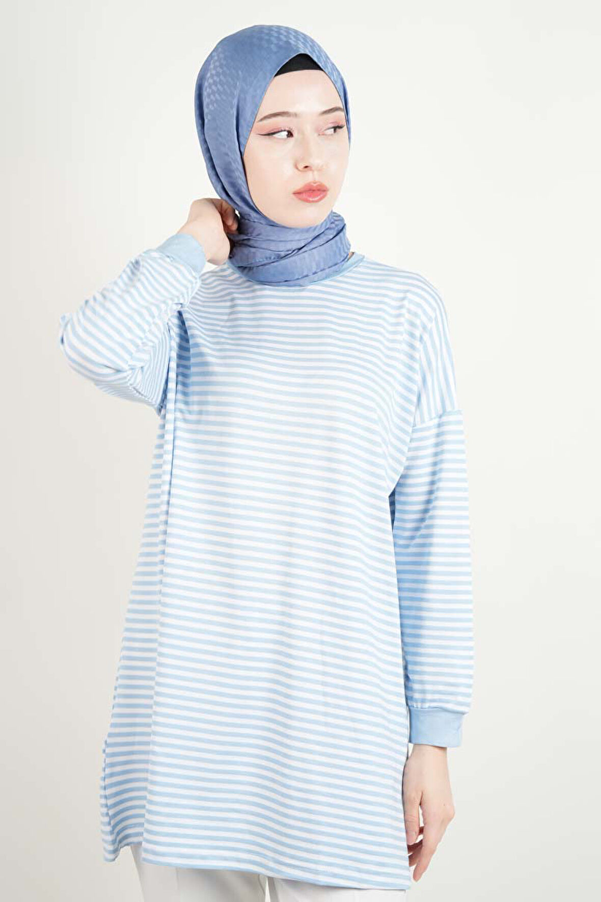 Tesettür Tunik İnce Çizgili Penye Tunik Açık Mavi