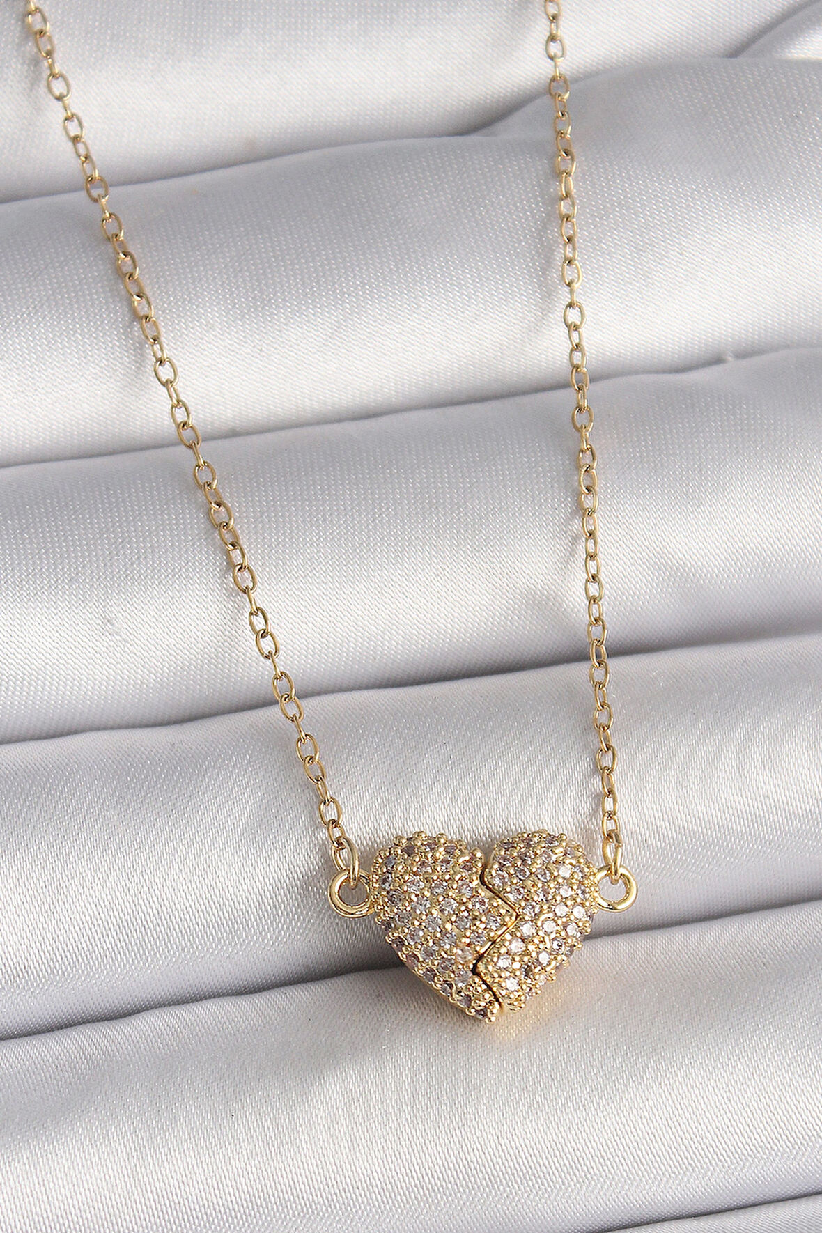 316L Çelik Gold Renk Zincir Zirkon Taşlı Mıknatıslı Kalp Model Kadın Kolye